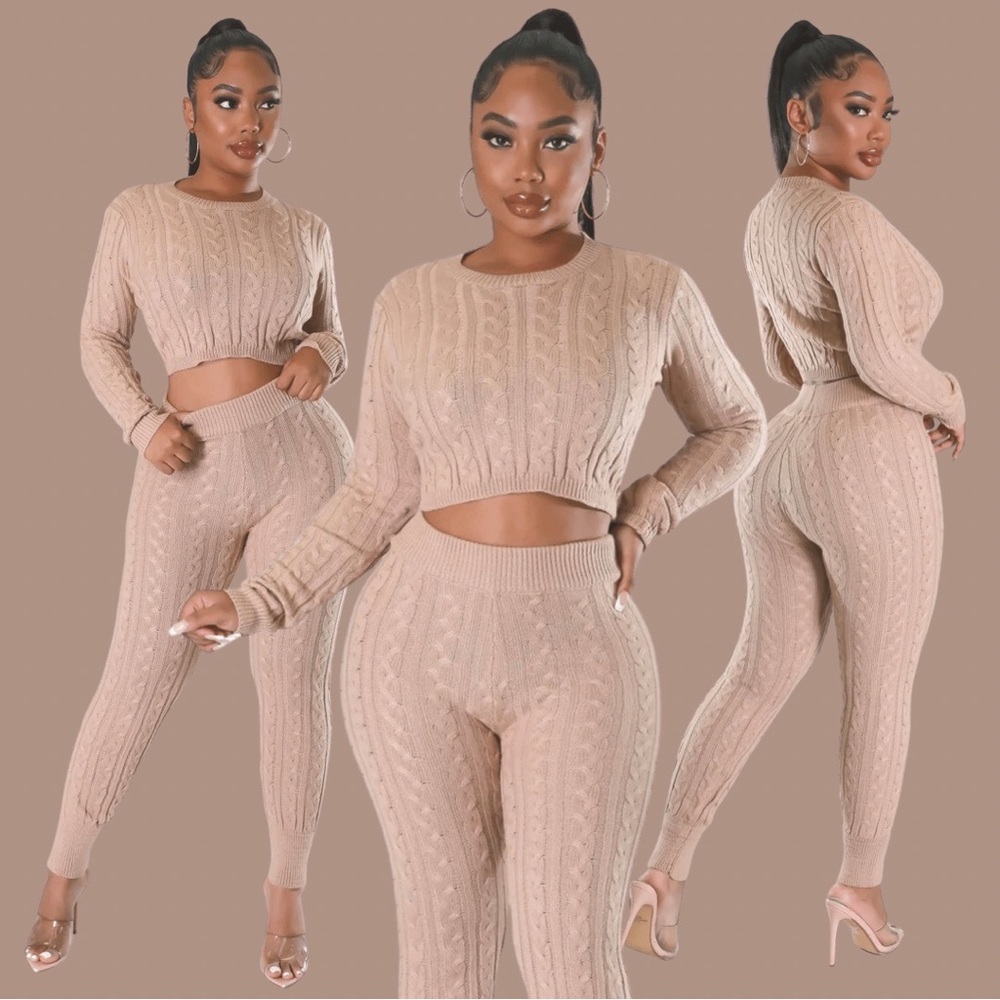 ✨NWT✨Womens Knit Leggings Set
